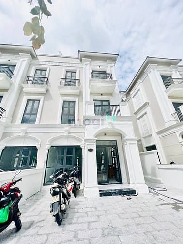 Hình ảnh Cho thuê tầng văn phòng NXLP 200M2 CHỈ 8TR/TẦNG