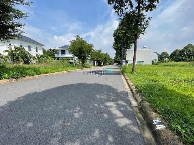 Hình ảnh BÁN ĐẤT NGỘP tại KDC Bình Nguyên Dĩ An giá 2 tỷ 6/100m2, SHR