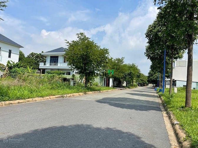 Hình ảnh BÁN ĐẤT NGỘP tại KDC Bình Nguyên Dĩ An giá 2 tỷ 6/100m2, SHR