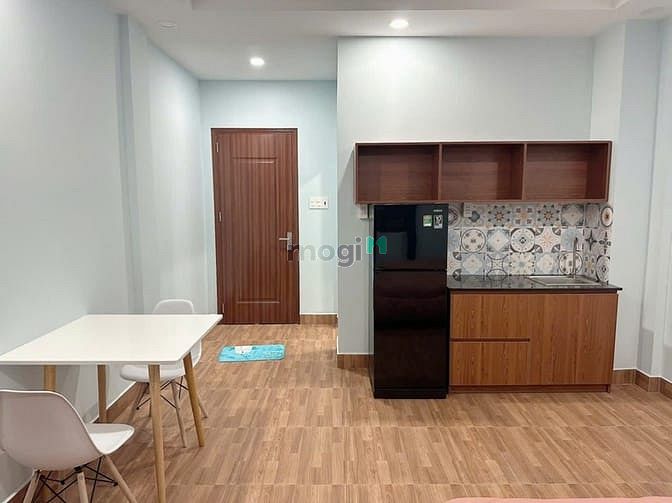 Hình ảnh Phòng đẹp, giá rẻ cửa sổ đón gió q8