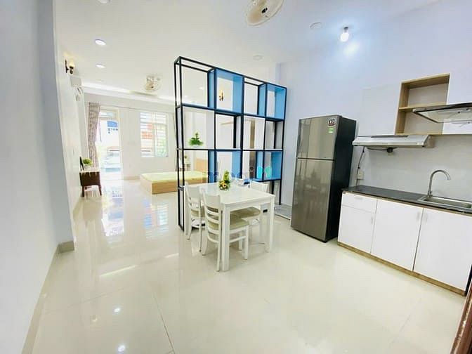 Hình ảnh Phòng mới mặt tiền quận 1 bancon full NT