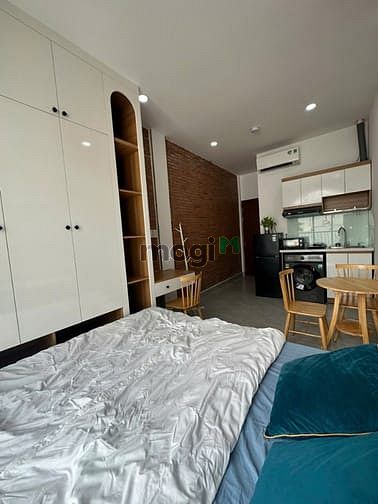Hình ảnh Phòng mới ngay trung tâm tâm q1 giá chỉ 8tr5