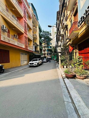 Hình ảnh Bán Siêu Phẩm Trung Kính 70m2 x 5 Tầng, Mặt Tiền 5m, 3 ô Tô Tránh