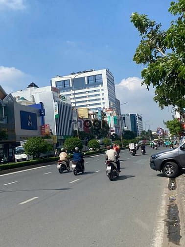 Hình ảnh Bán Tòa Nhà Góc 2 Mặt Tiền Đường Cộng Hòa Khai Thác Dòng Tiền Tốt