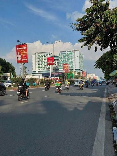 Hình ảnh Bán Tòa Nhà Góc 2 Mặt Tiền Đường Cộng Hòa Khai Thác Dòng Tiền Tốt