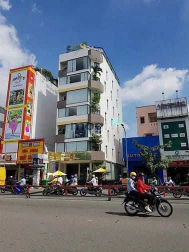 Hình ảnh Bán Tòa Nhà Góc 2 Mặt Tiền Đường Cộng Hòa Khai Thác Dòng Tiền Tốt