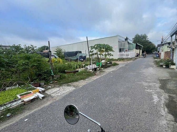 Hình ảnh Bán lỗ đất thổ nhà vườn Nhơn Trạch gần vd3, oto, khu dân cư, 9TY/2000M