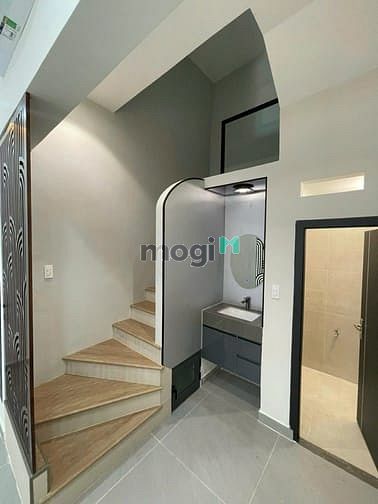Hình ảnh cho thuê nhà MT đường Lê Thị Riêng, P. Bến Thành, Quận 1,