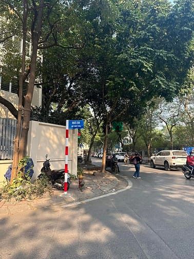 Hình ảnh Bán nhà vườn phân lô ngõ 238 Hoàng Ngân 130m2 *6T có TM