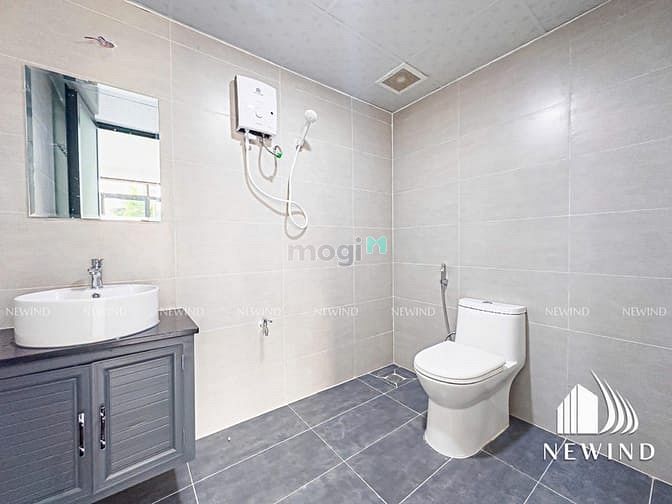 Hình ảnh Studio mới keng. Ngập tràn ánh sáng. Cửa sổ trời siêu to. Gần SECC#Q7