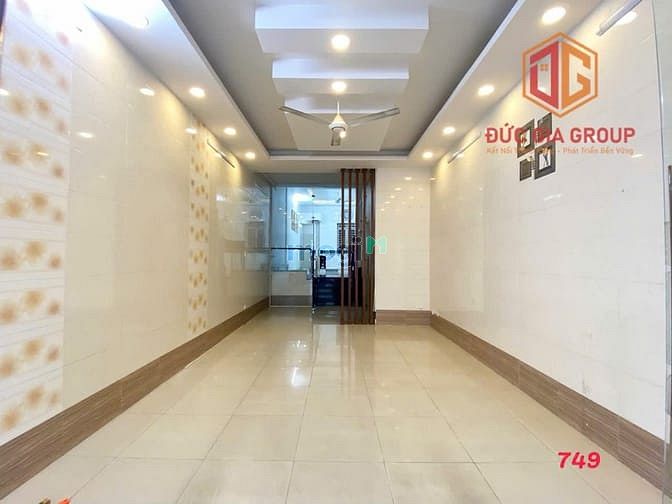 Hình ảnh Bán nhà mặt tiền đường D9; KDC D2D; 1 trệt 3 lầu 286m2 sàn giá 11.5 tỷ