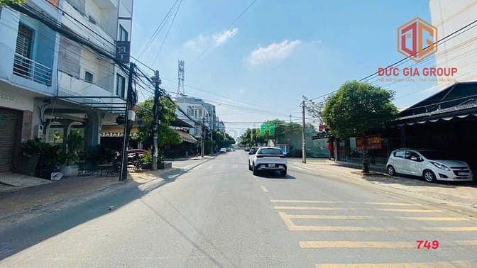 Hình ảnh Bán nhà mặt tiền đường D9; KDC D2D; 1 trệt 3 lầu 286m2 sàn giá 11.5 tỷ