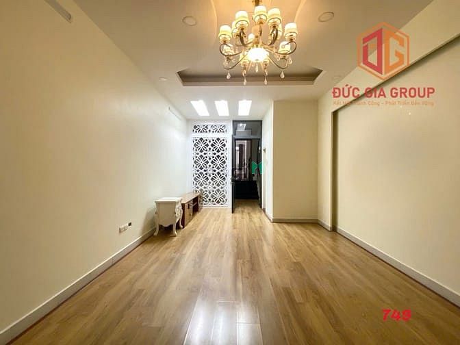 Hình ảnh Bán nhà mặt tiền đường D9; KDC D2D; 1 trệt 3 lầu 286m2 sàn giá 11.5 tỷ