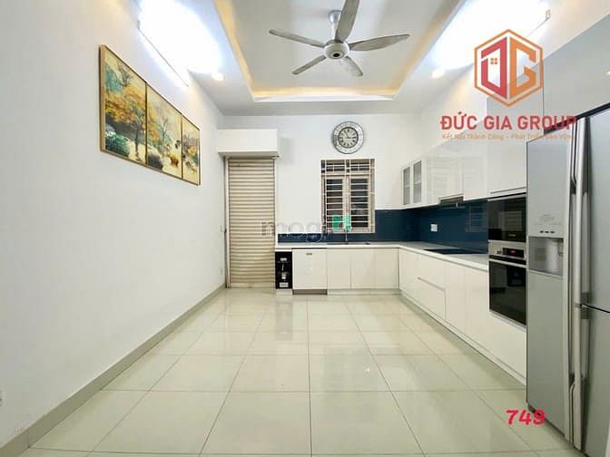 Hình ảnh Bán nhà mặt tiền đường D9; KDC D2D; 1 trệt 3 lầu 286m2 sàn giá 11.5 tỷ