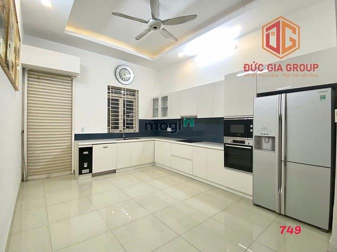 Hình ảnh Bán nhà mặt tiền đường D9; KDC D2D; 1 trệt 3 lầu 286m2 sàn giá 11.5 tỷ