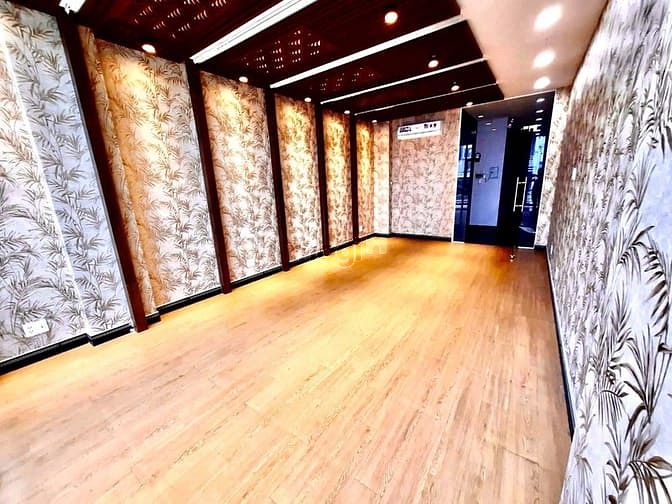 Hình ảnh Siêu phẩm nhà mặt tiền ốp kính