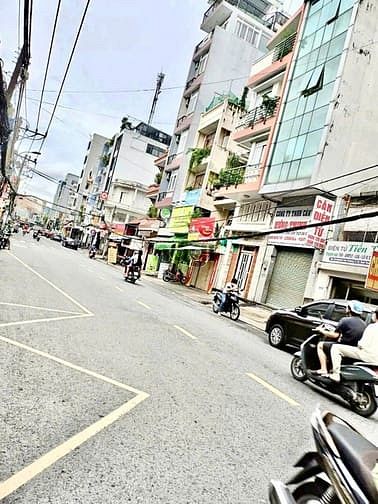 Hình ảnh Siêu phẩm nhà mặt tiền ốp kính