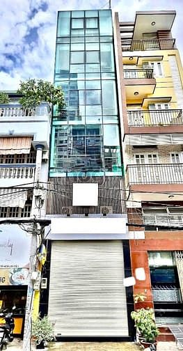 Hình ảnh Siêu phẩm nhà mặt tiền ốp kính