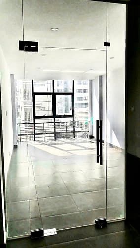 Hình ảnh Siêu phẩm nhà mặt tiền ốp kính