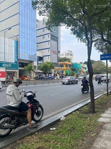 Hình ảnh Bán nhà góc 2 mặt tiền Lê Văn Sỹ, Quận 3 (5,4mx24m nở hậu) HĐT 100tr