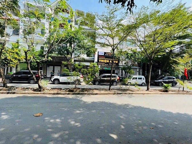 Hình ảnh Bán lô đất mặt tiền đường 49 ( LG 20m )