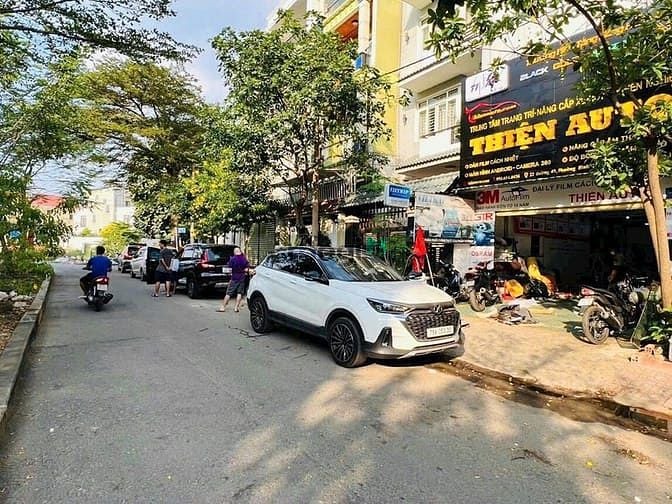 Hình ảnh Bán lô đất mặt tiền đường 49 ( LG 20m )