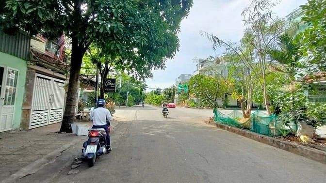 Hình ảnh Bán lô đất mặt tiền đường 49 ( LG 20m )