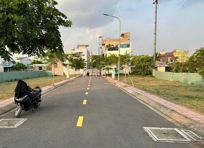 Hình ảnh Bán Gấp Đất Mặt Tiền Nguyễn Văn Trà B.Chánh, SHR, Giá 900 Triệu!