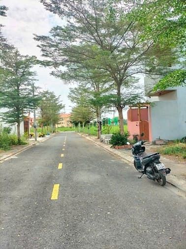 Hình ảnh Bán Gấp Đất Mặt Tiền Nguyễn Văn Trà B.Chánh, SHR, Giá 900 Triệu!