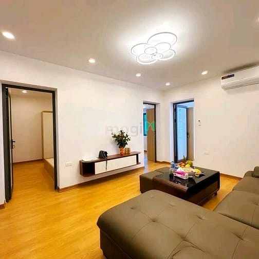 Hình ảnh Chính chủ Bán Căn Hộ Tập Thể Tầng 5  Mặt Đường  trường chinh