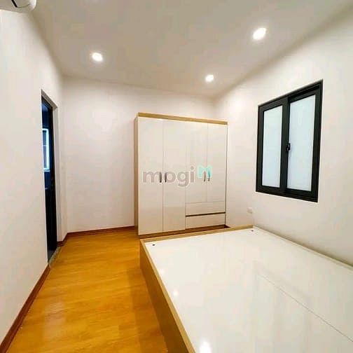 Hình ảnh Chính chủ Bán Căn Hộ Tập Thể Tầng 5  Mặt Đường  trường chinh