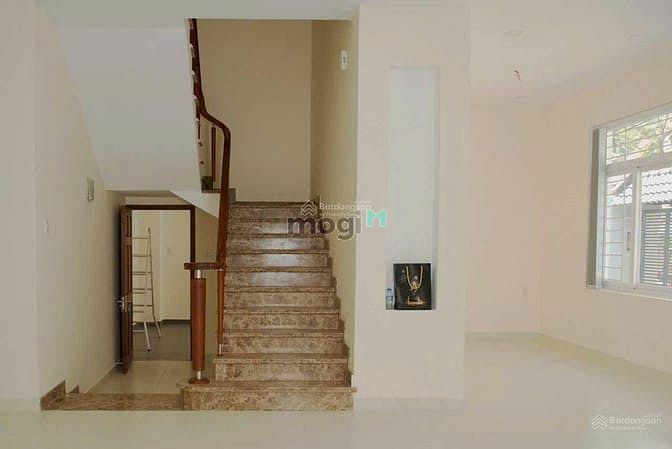 Hình ảnh Cho thuê biệt thự góc 2 MT Đường Số 30 Phường Tân Phong Quận 7