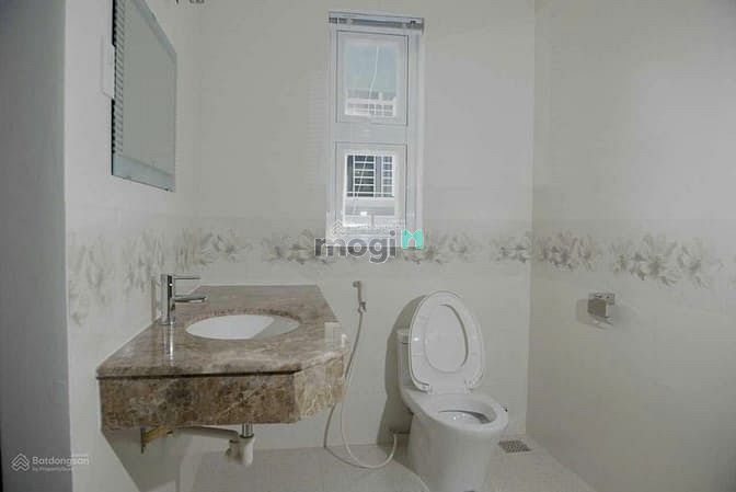 Hình ảnh Cho thuê biệt thự góc 2 MT Đường Số 30 Phường Tân Phong Quận 7