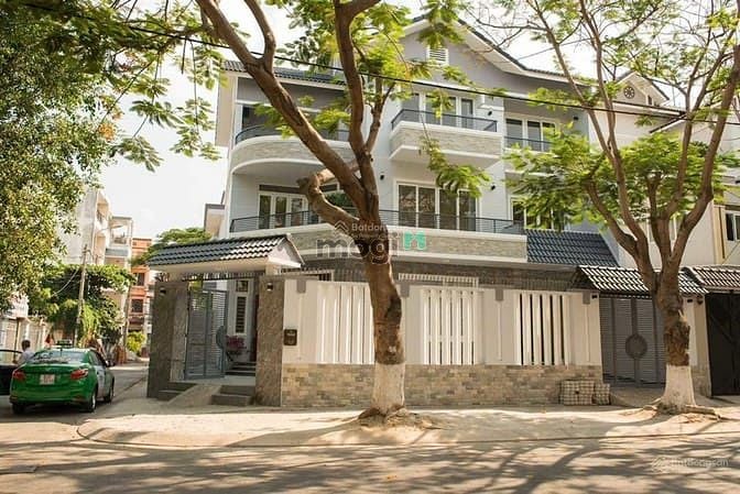 Hình ảnh Cho thuê biệt thự góc 2 MT Đường Số 30 Phường Tân Phong Quận 7
