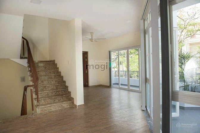 Hình ảnh Cho thuê biệt thự góc 2 MT Đường Số 30 Phường Tân Phong Quận 7