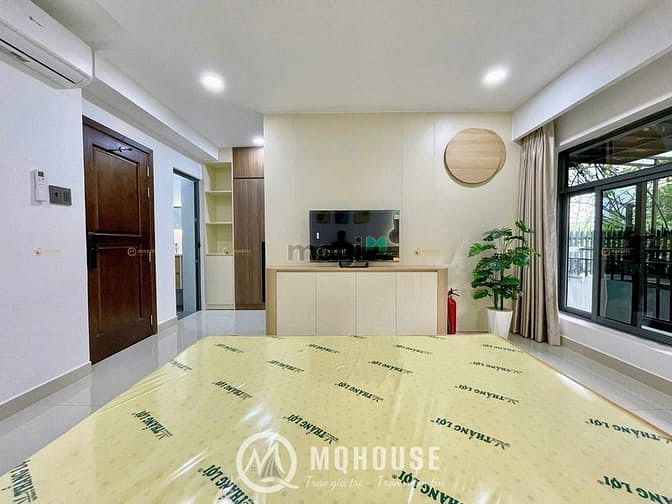 Hình ảnh Cho thuê CHDV tách bếp, ban công - Full nt mới 100% ngay khu Sân Bay
