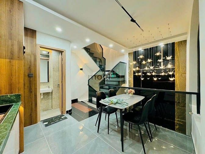 Hình ảnh Bán ngộp nhà Trân Quang Diệu, P14, Q3, DT 63m2, giá 3tỷ900, sổ riêng.