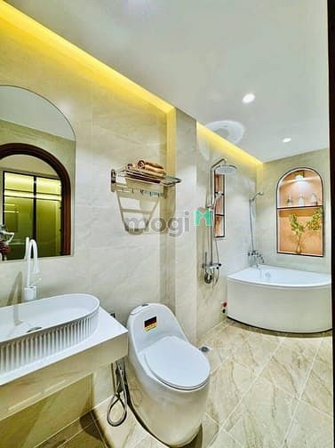 Hình ảnh Bán nhanh nhà ở Phạm Văn Chí, Q6, DT.60m2, giá.3tỷ520, có sổ riêng.
