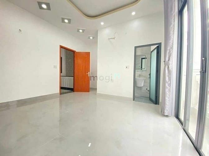 Hình ảnh Ngộp, Cần bán nhà mặt tiền Lạc Long quân, 4x13 , 2 lầu, 9,2 tỷ TL