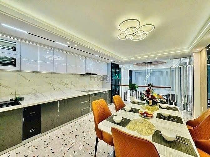 Hình ảnh Bán nhanh căn ở Phạm Phú Thứ,Q6, giá. 2tỷ760, DT 66.5m2, có sổ riêng.