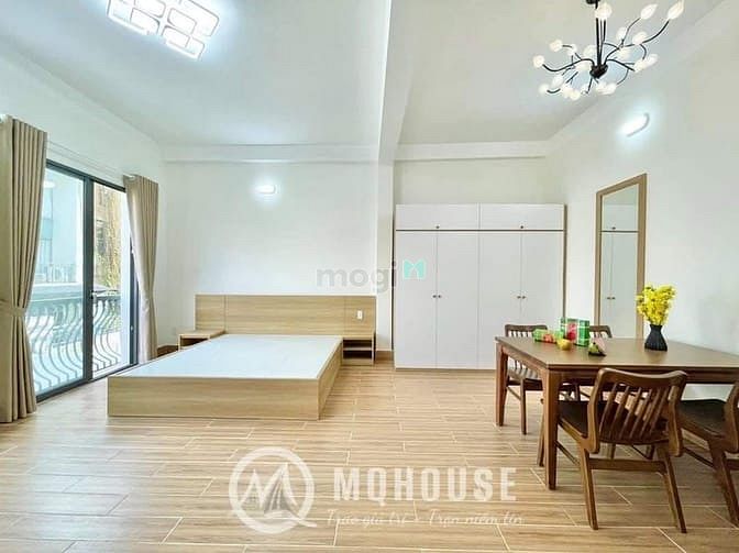 Hình ảnh Cho thuê CHDV BAN CÔNG SIÊU RỘNG ngay ngã tư Bảy Hiền, Tân Bình