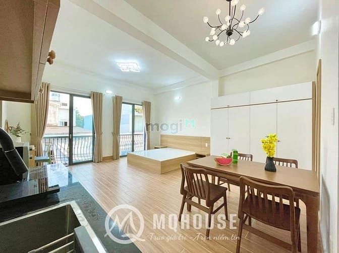 Hình ảnh Cho thuê CHDV BAN CÔNG SIÊU RỘNG ngay ngã tư Bảy Hiền, Tân Bình