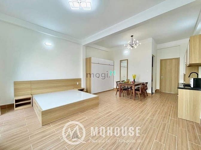 Hình ảnh Cho thuê CHDV BAN CÔNG SIÊU RỘNG ngay ngã tư Bảy Hiền, Tân Bình