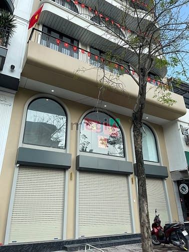 Hình ảnh Cho thuê nhà 3 tầng Văn Cao - Ba Đình