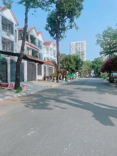 Hình ảnh Tôi cần bán nền đất 126m2 đường 3A đối diện biệt thự ở KDC 13B Conic