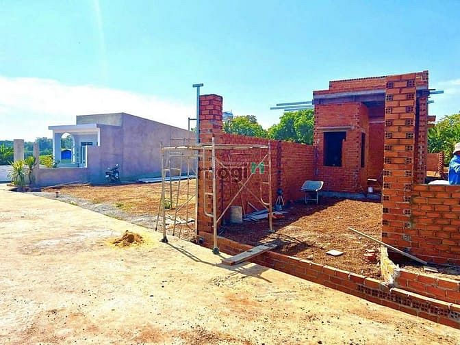 Hình ảnh Cần tiền bán 1400M2 đất SỔ RIÊNG sẵn T.CƯ ngay QL 13. Gía 290TR/Sổ