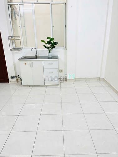 Hình ảnh CHDV 30m2 cửa sổ lớn đường Sầm Sơn P4 Tân Bình chỉ 4 triệu 300k.