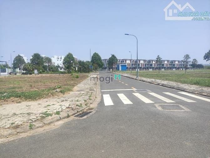 Hình ảnh Đất nền mặt tiền Lã Xuân Oai - Tọa độ vàng trung tâm.DT 100m2/3 tỷ.
