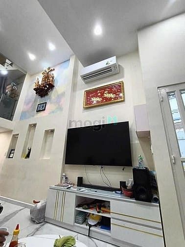 Hình ảnh Nhà 3 Tầng Phạm Văn Hai & Cách Mạng Tháng 8, Full nội thất
