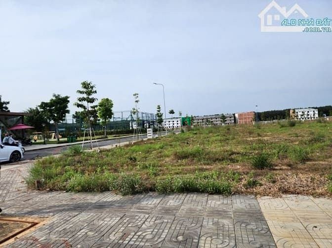 Hình ảnh Đất mặt tiền  LÃ XUÂN OAI,Q9(Thủ Đức).DT 100m2/2 tỷ 8.Sổ hồng riêng